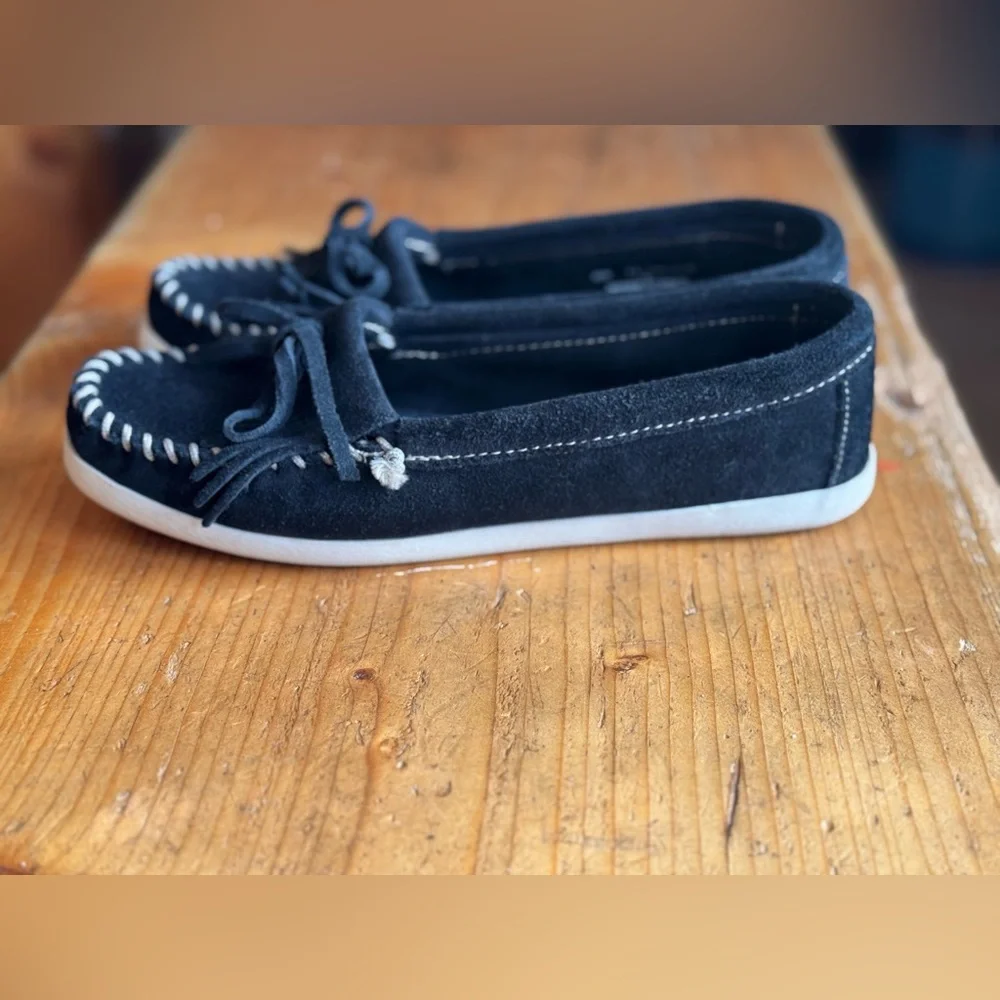 Minnetonka Black Fringe Moccasins - Picture 7 of 10